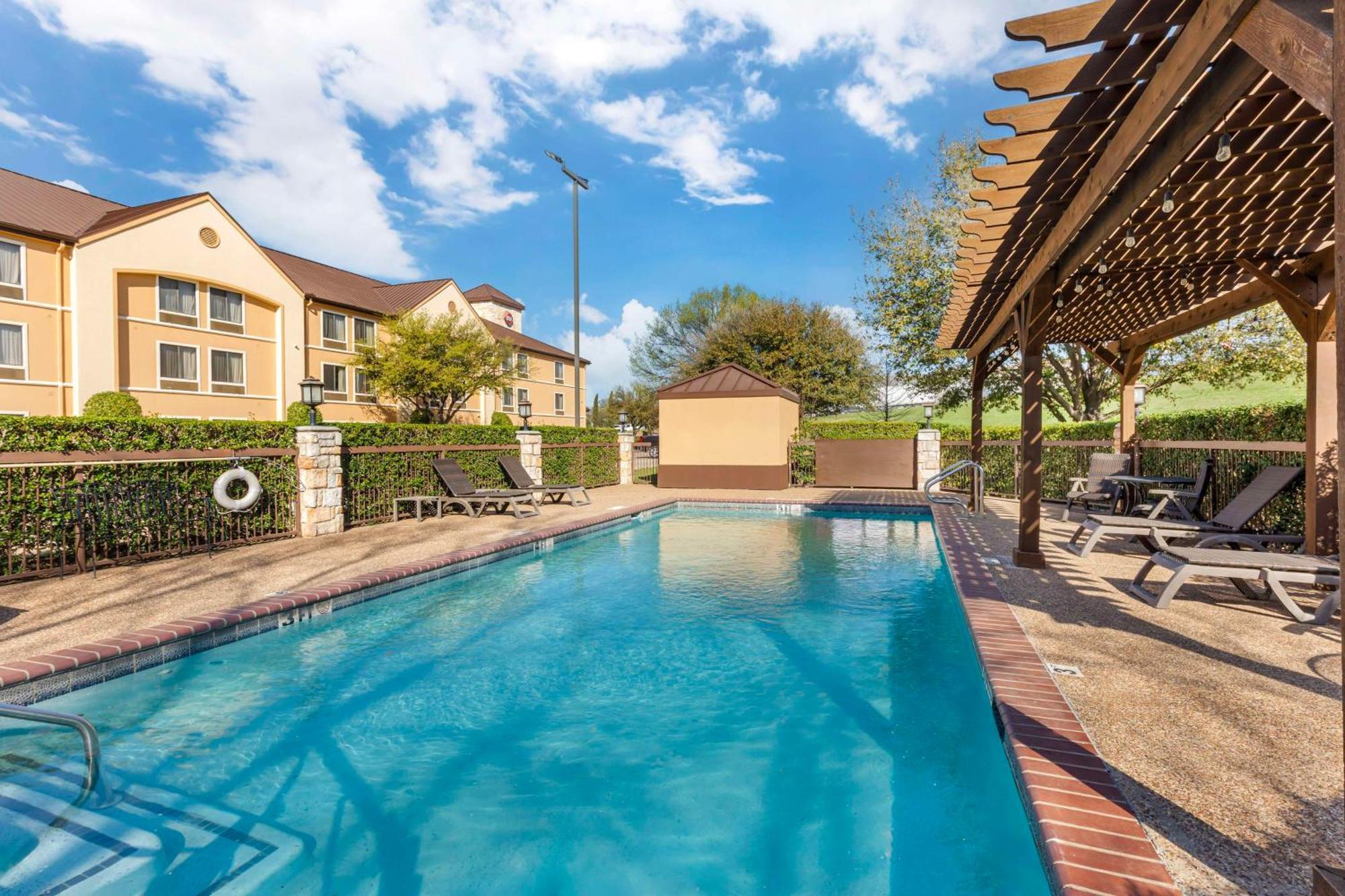 Best Western Plus Lewisville Flower Mound Экстерьер фото