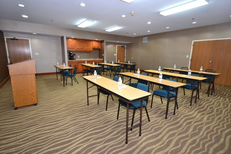Best Western Plus Lewisville Flower Mound Бизнес фото